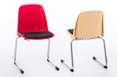 Widerstandsfähige Polsterstühle mit C-Freischwinger für Schulungen